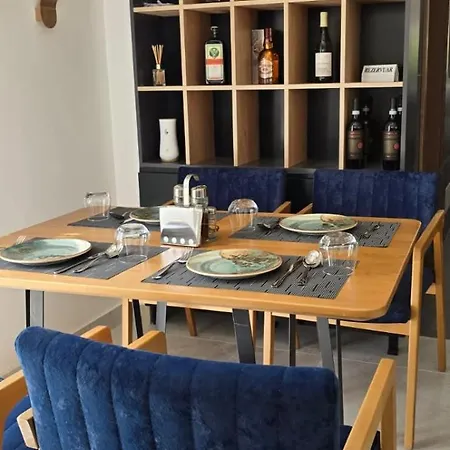 Lumi I Bardhe & Restaurant فندق 4*