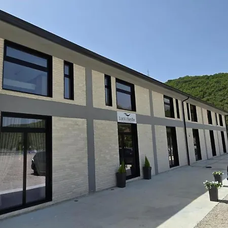 فندق Lumi I Bardhe & Restaurant 4*