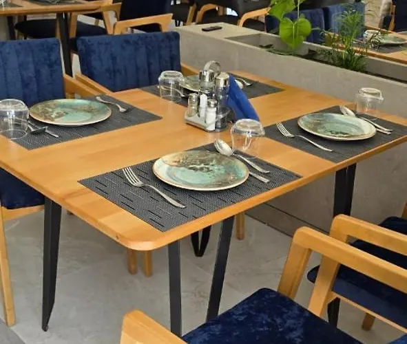 Lumi I Bardhe & Restaurant Hotell 4*