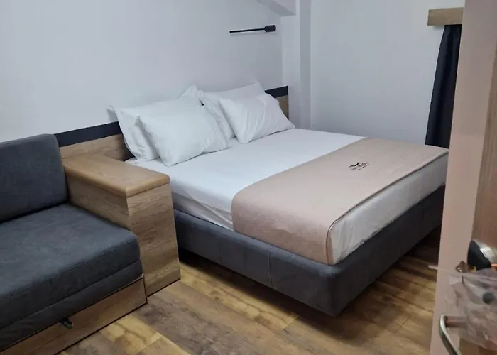 Lumi I Bardhe & Restaurant Hotell 4*