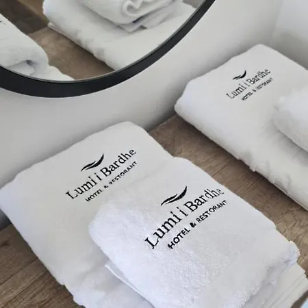 ホテル Lumi I Bardhe & Restaurant