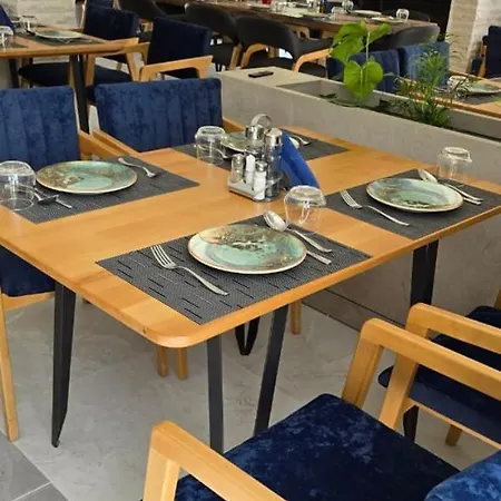 Lumi I Bardhe & Restaurant ホテル 4*