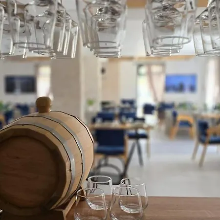 ホテル Lumi I Bardhe & Restaurant 4*