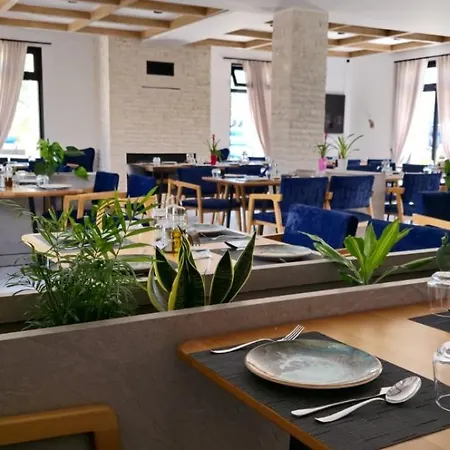 ホテル Lumi I Bardhe & Restaurant Kuc (Vlore)
