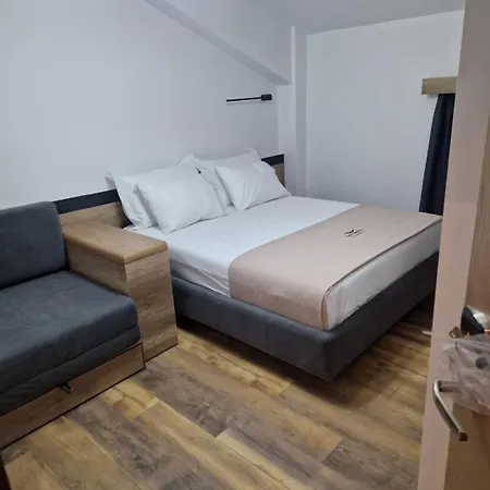 Lumi I Bardhe & Restaurant ホテル 4*