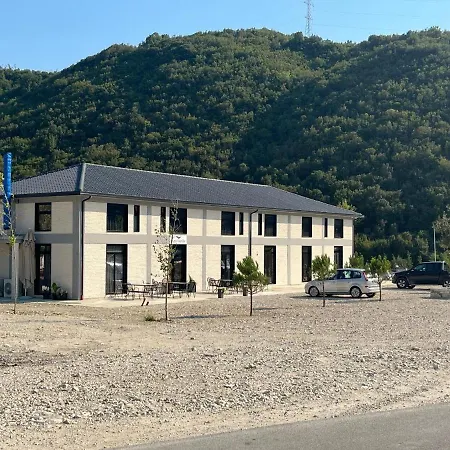 ホテル Lumi I Bardhe & Restaurant