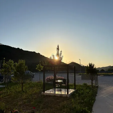 Lumi I Bardhe & Restaurant Hotel