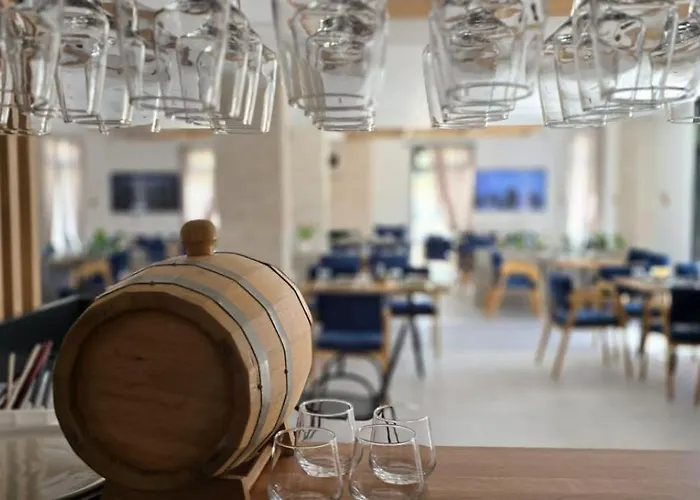 Hotel Lumi I Bardhe & Restaurant 4*